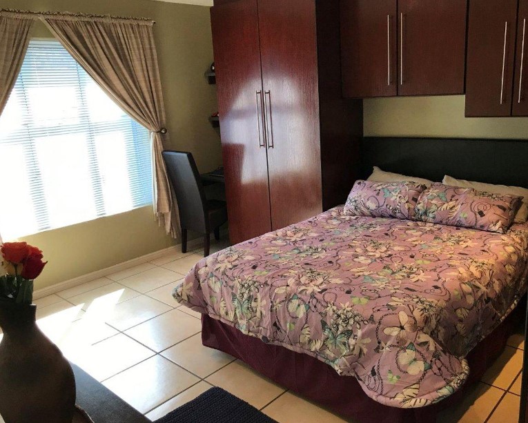 8 Bedroom Property for Sale in Wavecrest Eastern Cape